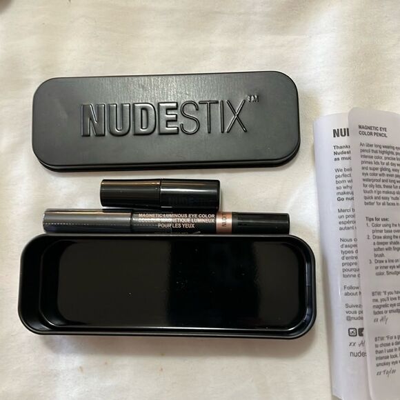 NUDESTIX- MAGNETIC EYE COLOR - LUMINIUS EYESHADOW PENCIL- SHADE IS “NUDITY” - Picture 3 of 4